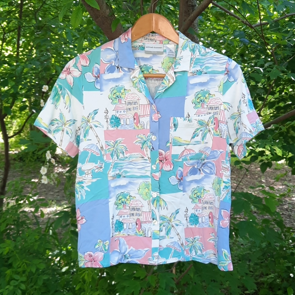 Alfred Dunner Pastel Beach scene Button up shirt - Picture 1 of 6